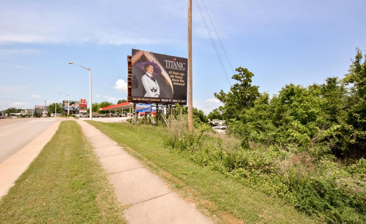 2430 Shepherd Of The Hills Expressway - Photo 1