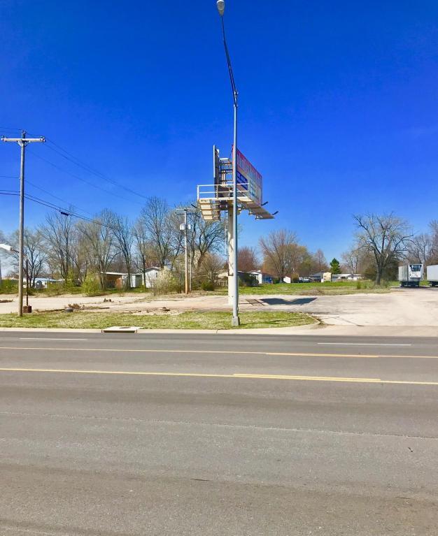 3839 Chestnut Expressway - Photo 1