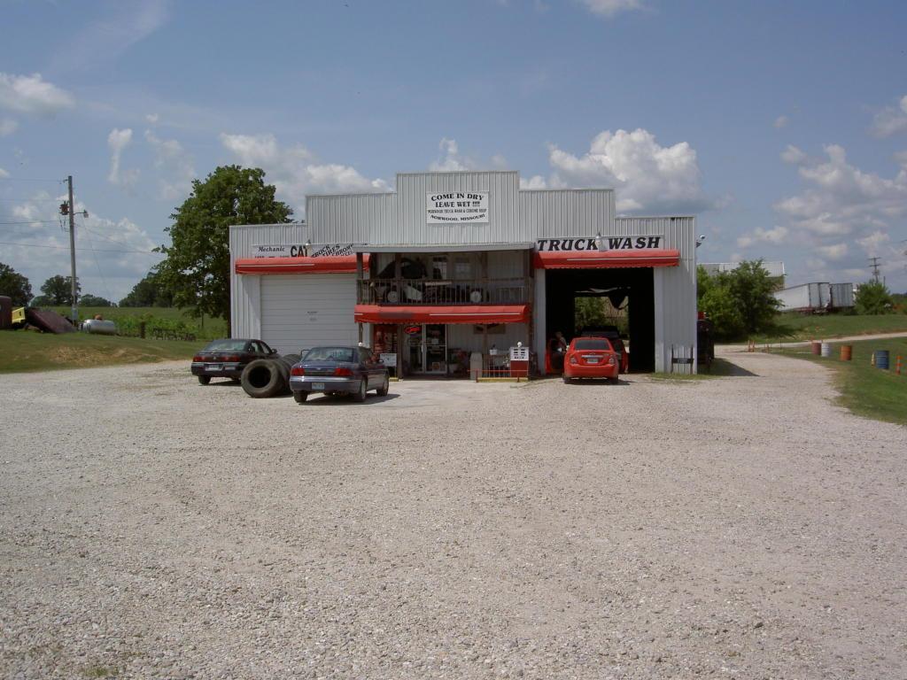 734 Oriole Avenue - Photo 1