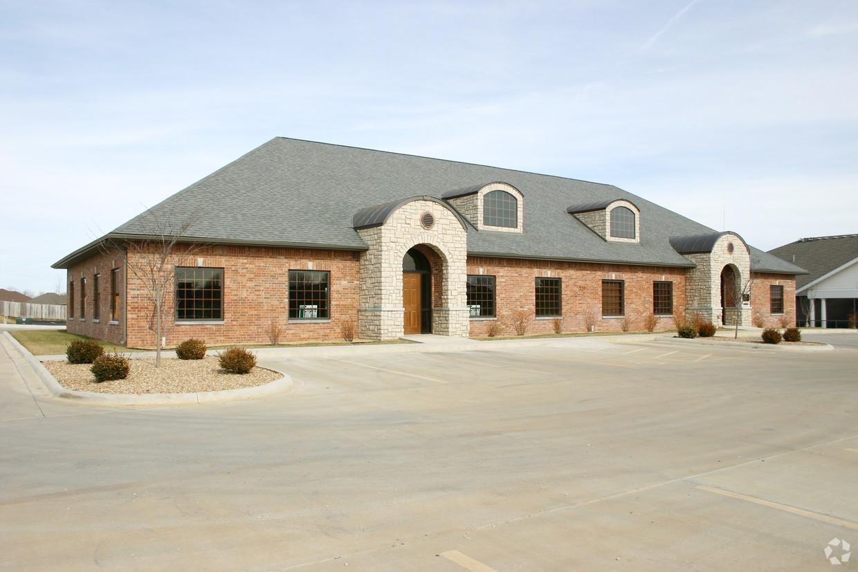 729 Center Circle - Photo 1