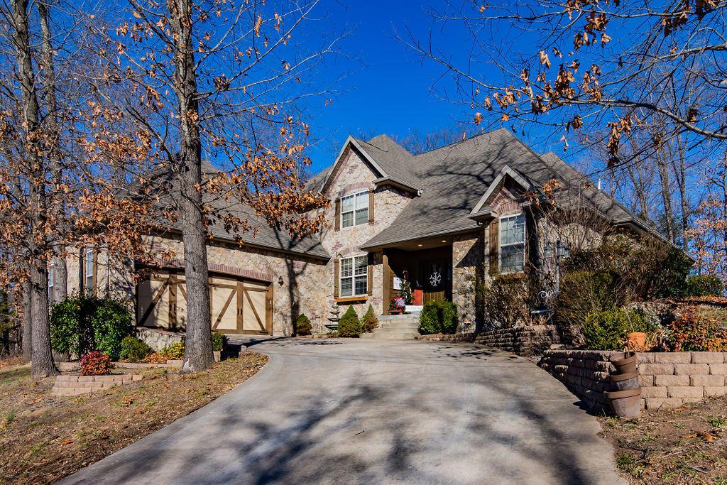 310 Oakview Drive - Photo 1
