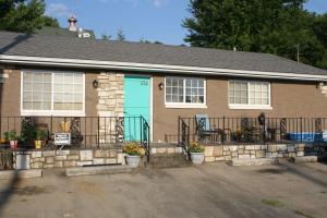 104 2nd Avenue - Photo 1