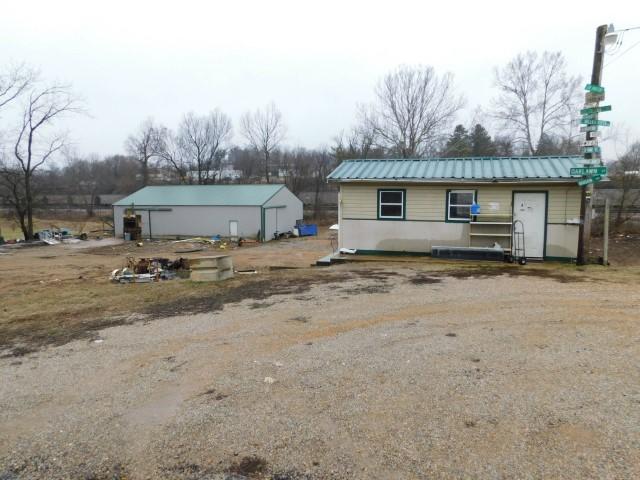 104 Wyandotte - Photo 1