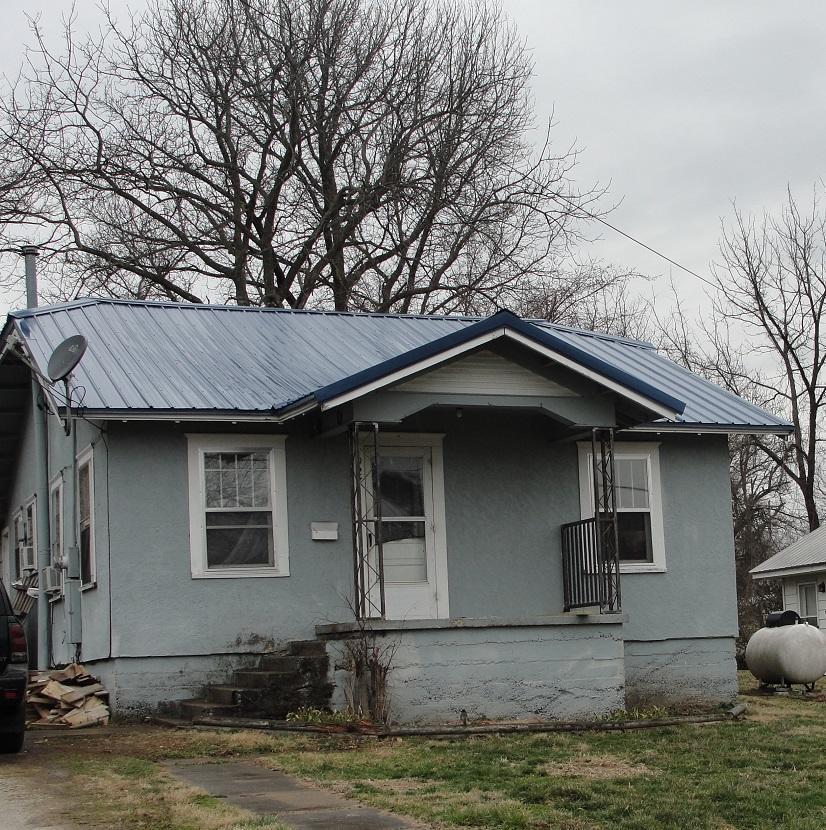 927 Maple Street - Photo 1