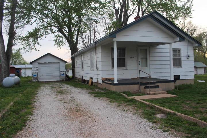 1013 Oak Street - Photo 1