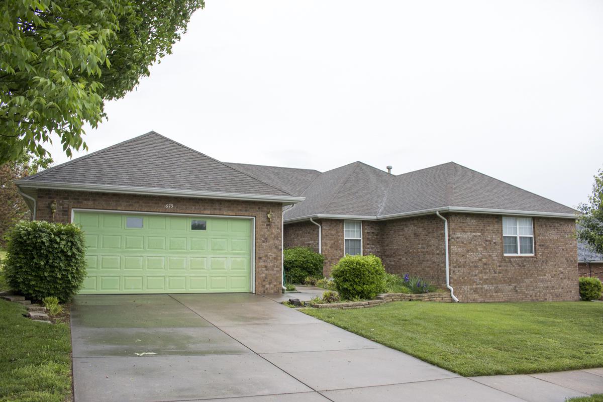 675 677 E Kings Carriage Blvd - Photo 1