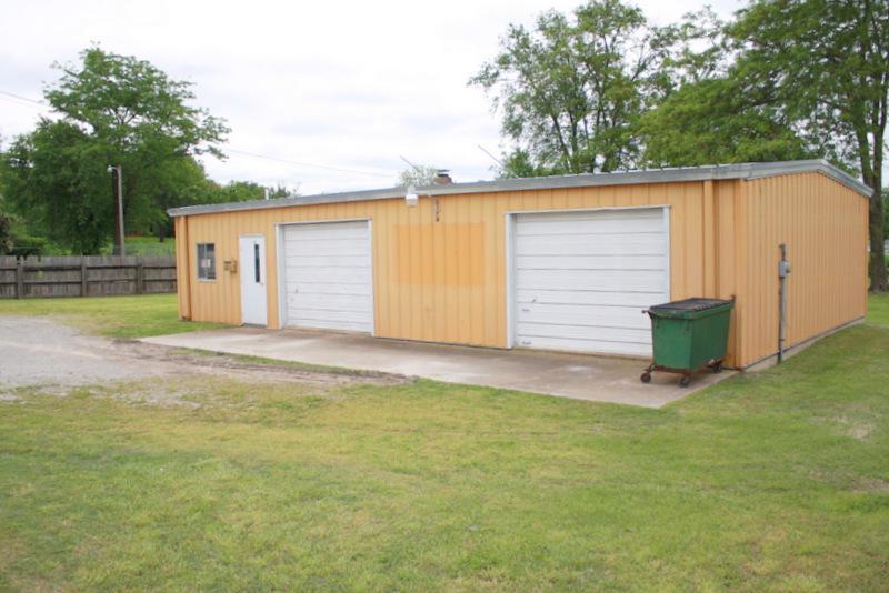402 Thornburgh Street - Photo 1