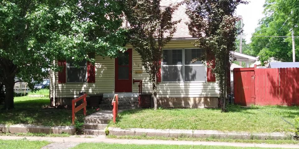 106 Jackson - Photo 1