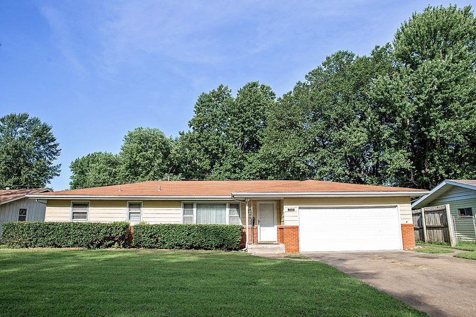 3321 Pinehurst Avenue - Photo 1