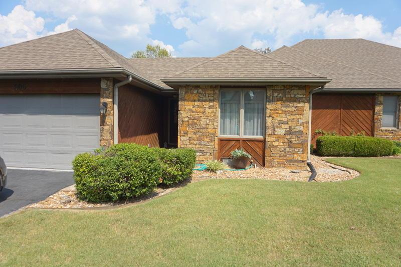 206 Devonshire Dr - Photo 1