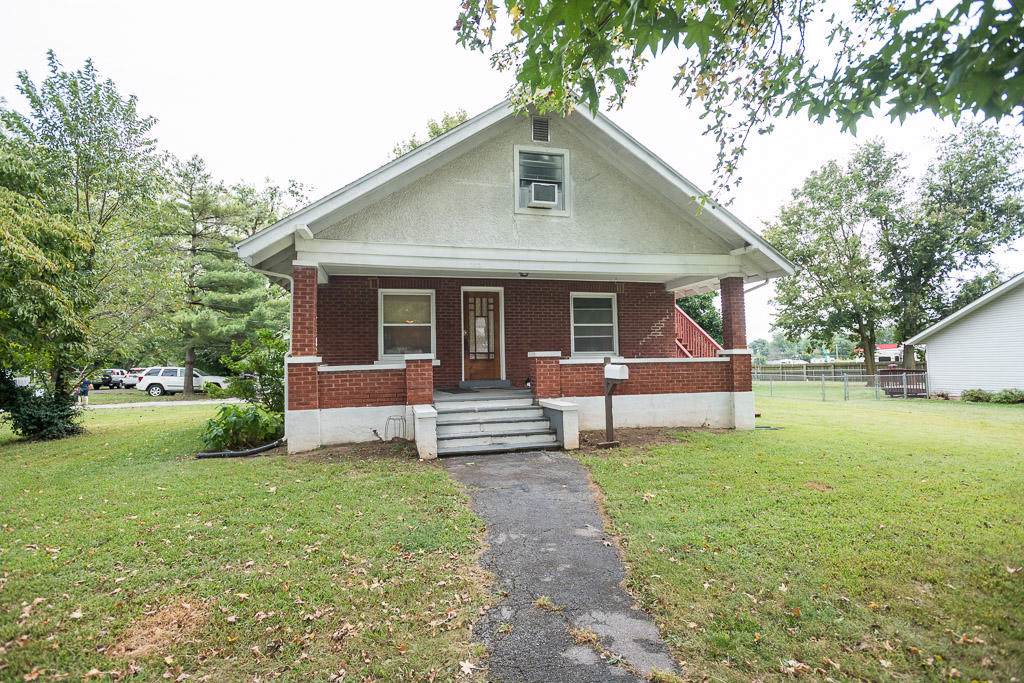 202 Hampton Avenue - Photo 1
