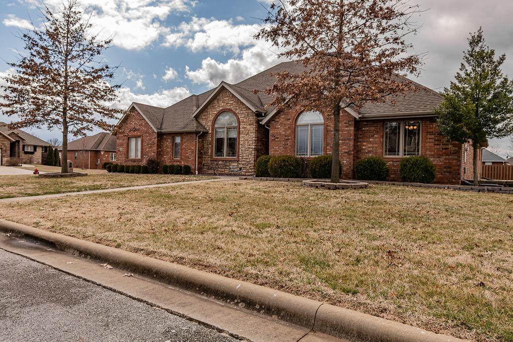 711 Hawthorne Court - Photo 1