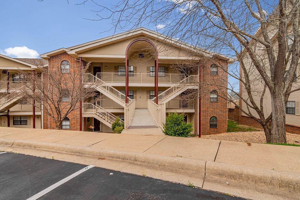 350 Wildwood Drive - Photo 1