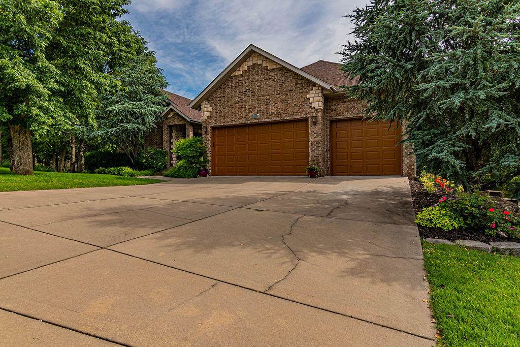 143 Roark Hills Drive - Photo 1