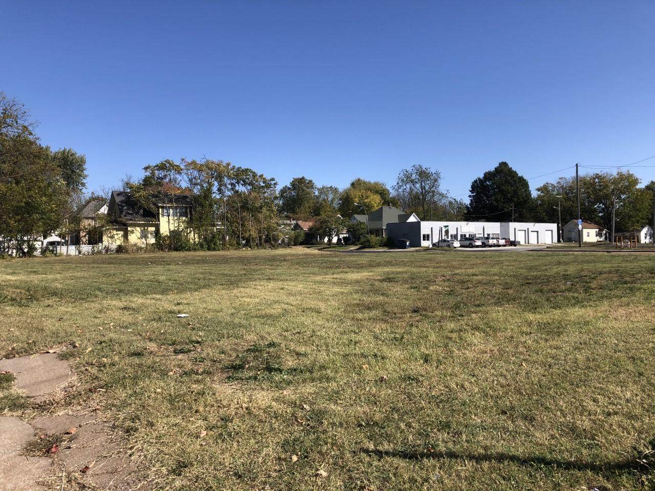 737 Grant Avenue - Photo 1