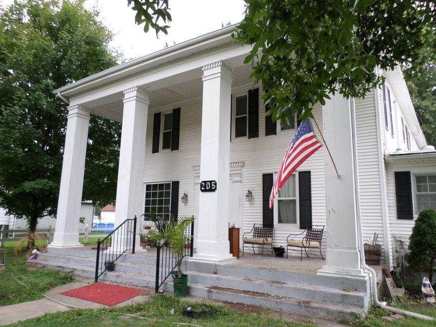 205 Sycamore Street - Photo 1