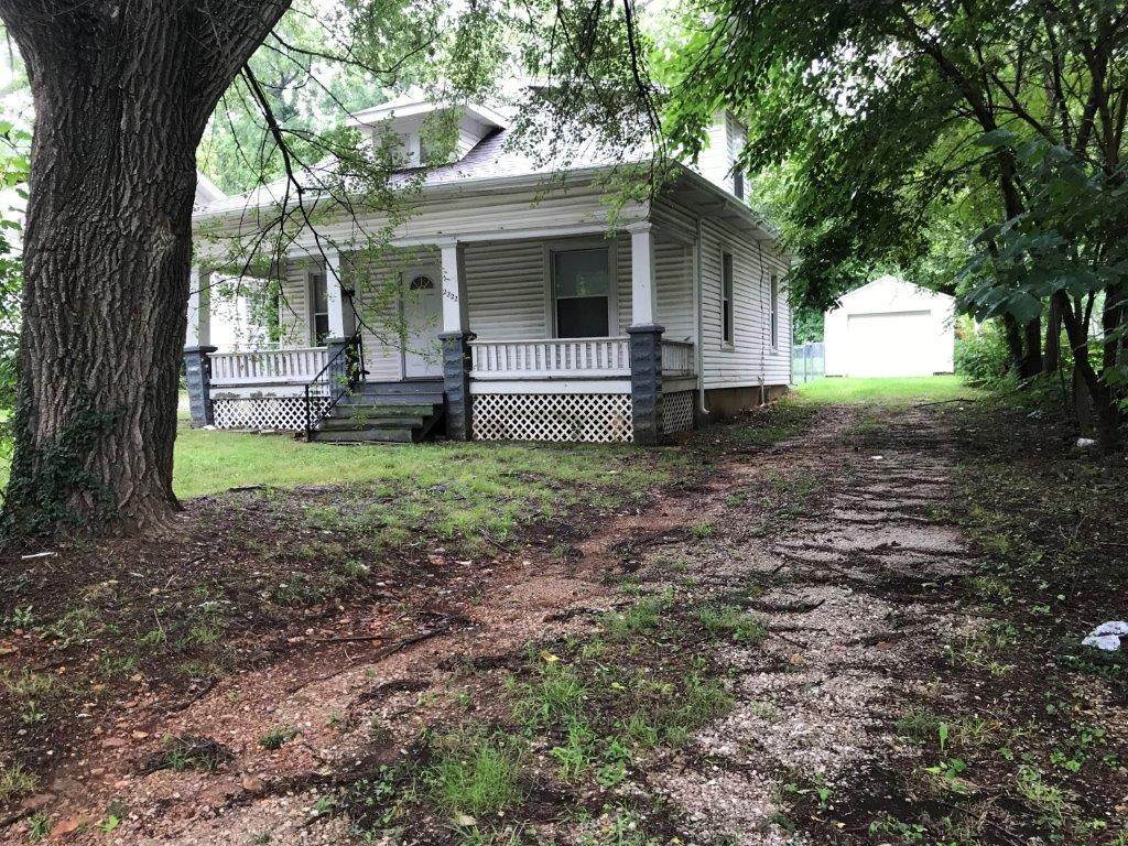 2222 Johnston Avenue - Photo 1