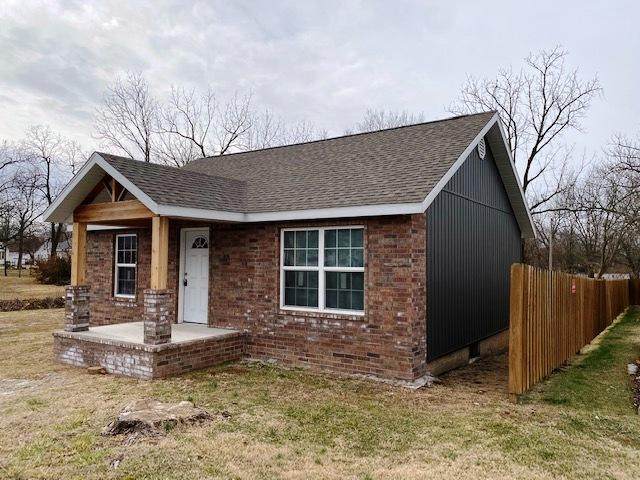 823 Elliott Avenue - Photo 1