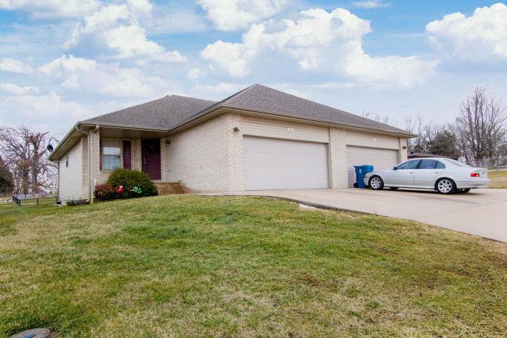 108 110 Terrace Court - Photo 1