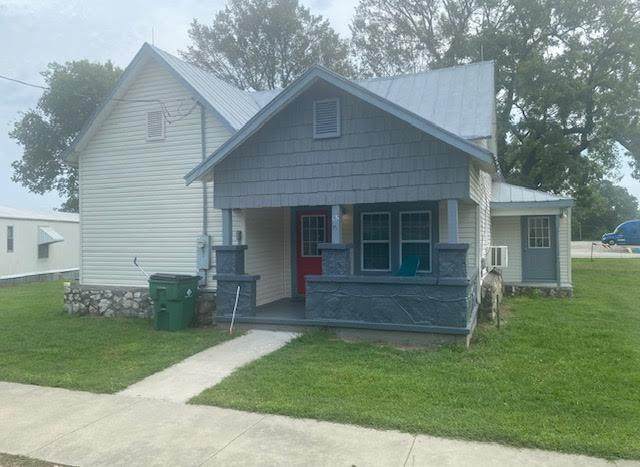102 Luyster Street - Photo 1