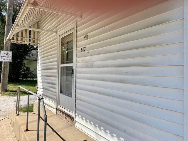 613 Division Street - Photo 1