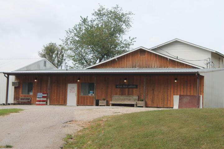 1865 Camelot Dr - Photo 1