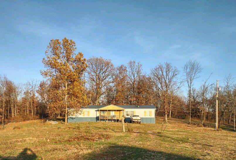 734 Farm Road 2170 - Photo 1