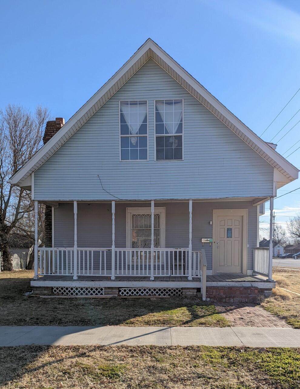 1925 Moffet Avenue - Photo 1