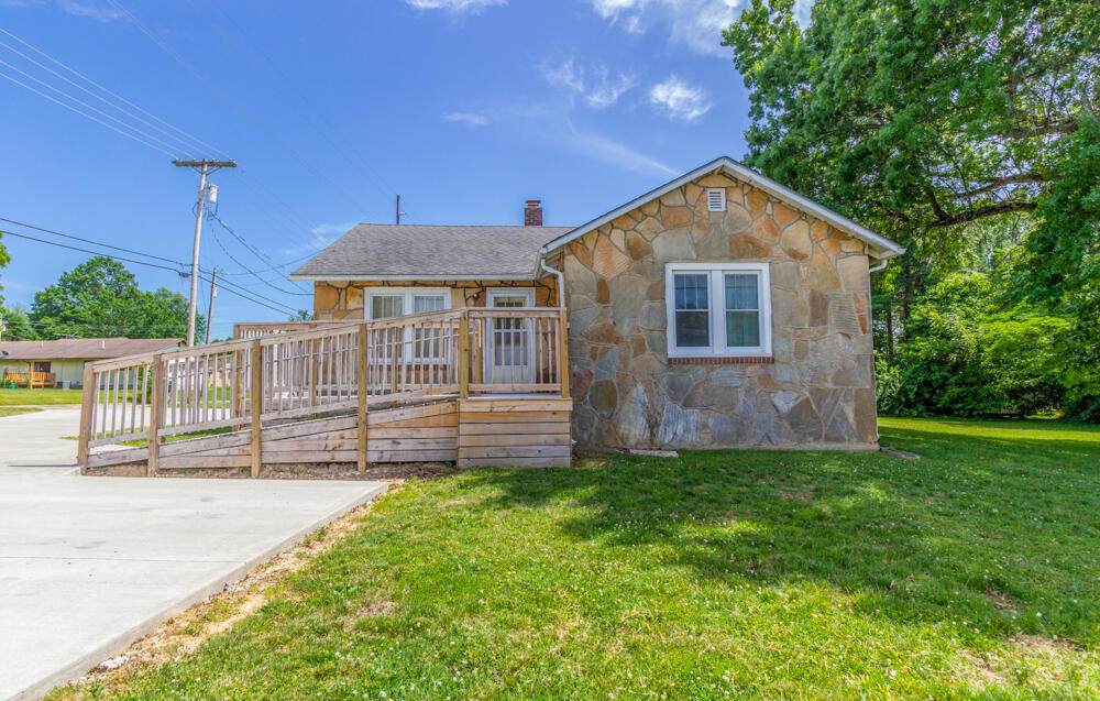 140 Booten Avenue - Photo 1