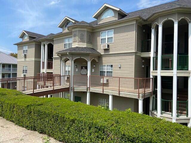 835 Fairview - Photo 1