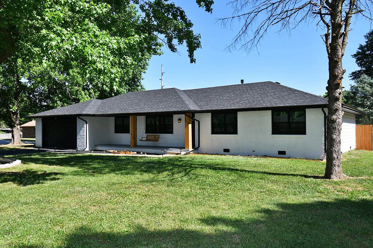 213 Aven Avenue - Photo 1