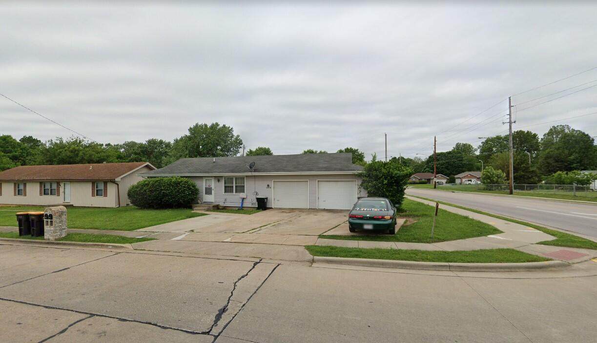 607 Suburban Avenue - Photo 1