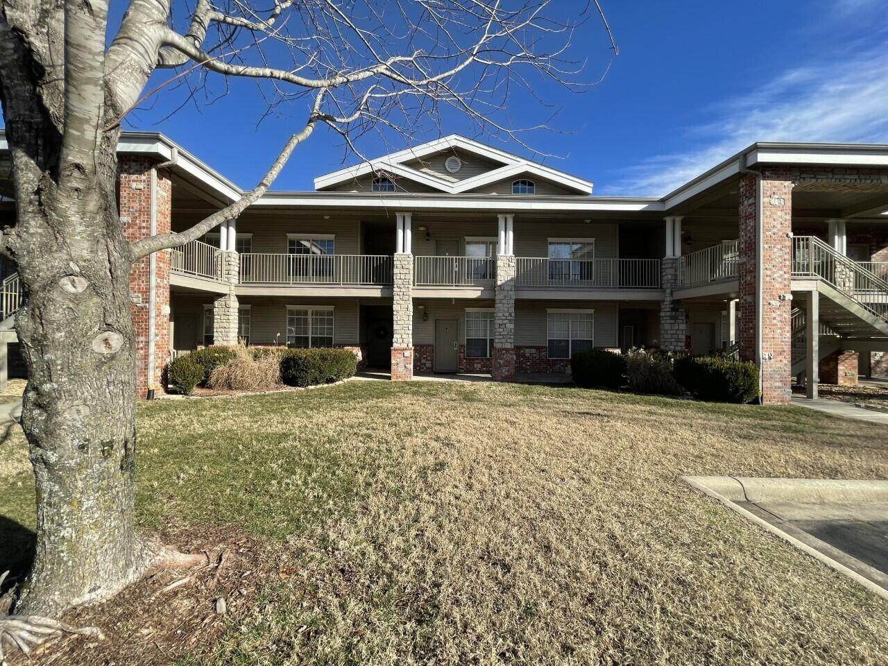 201 Golfview Drive - Photo 1