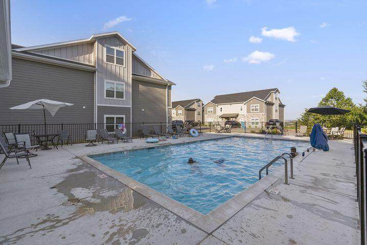 2910 &3112 Vineyards Parkway / Terrace - Photo 1