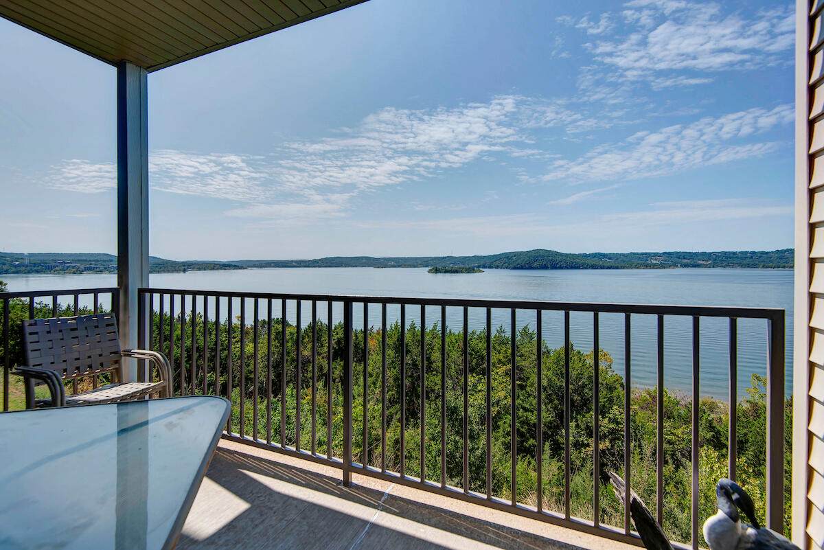 730 Emerald Pointe Drive - Photo 1