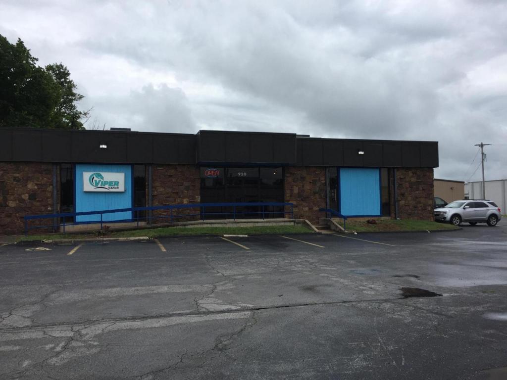910 Glenstone Avenue - Photo 1