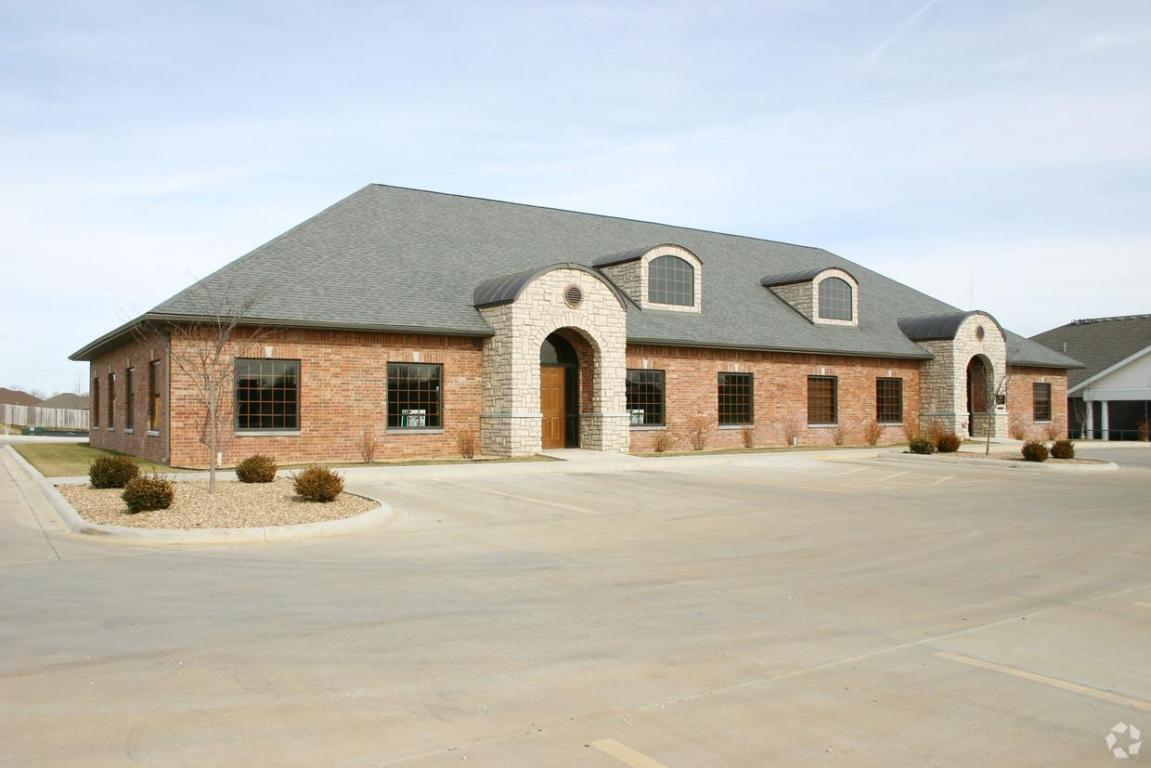 729 Center Circle - Photo 1