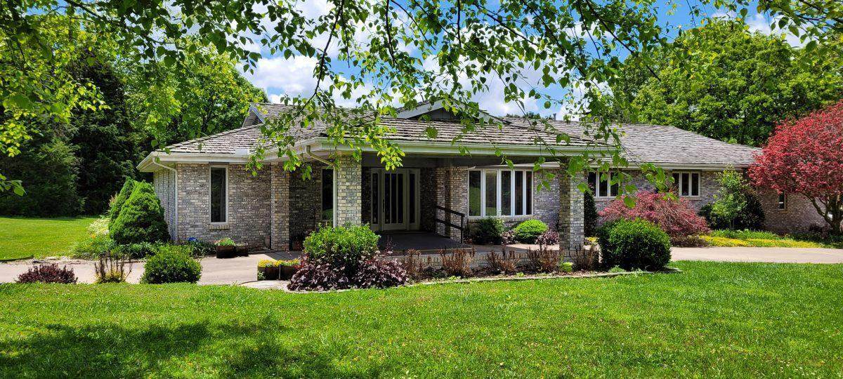 375 Glenwood Circle - Photo 1