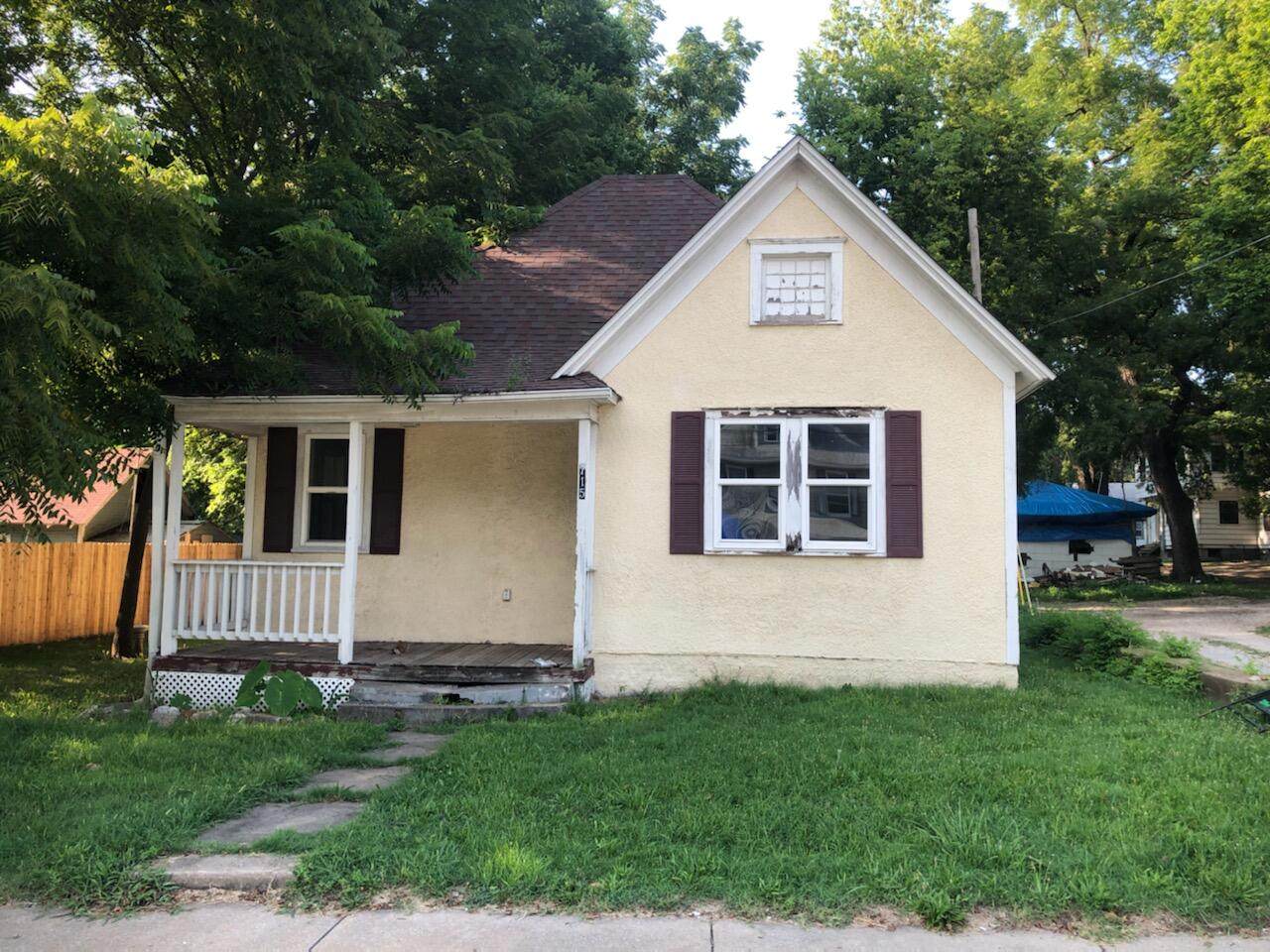 715 Division Street - Photo 1