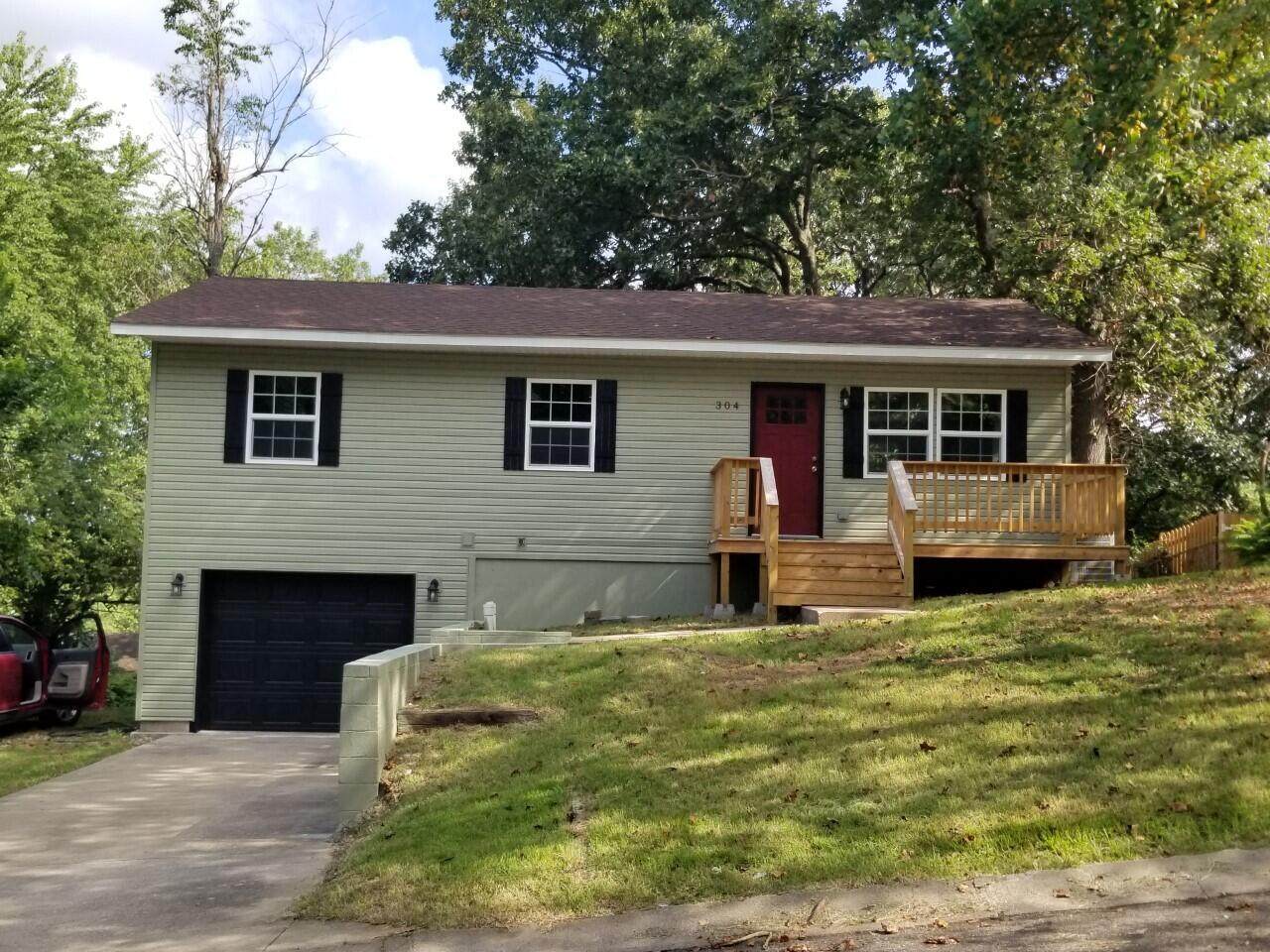 304 Evelyn Place - Photo 1