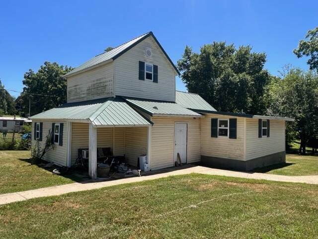 4320 Private Road 4440 - Photo 1