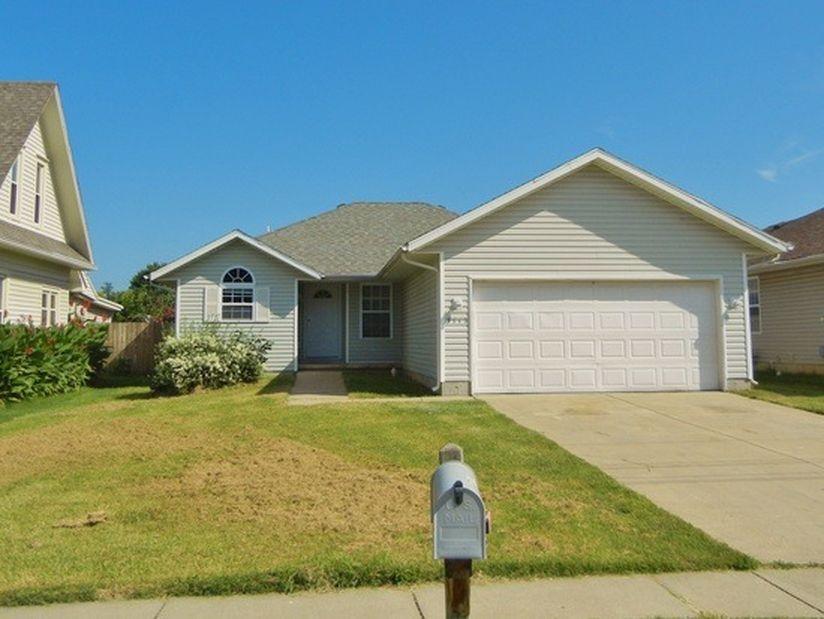 726 Elder (Multiple House Pkg) Avenue - Photo 1