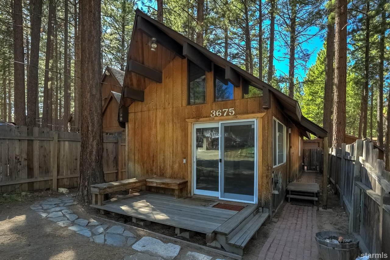 3675 Larch Avenue - Photo 1