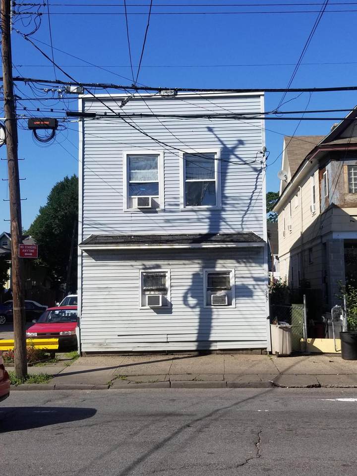 957 Post Avenue - Photo 1