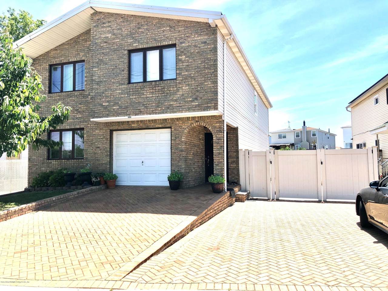 3088 Hylan Boulevard - Photo 1