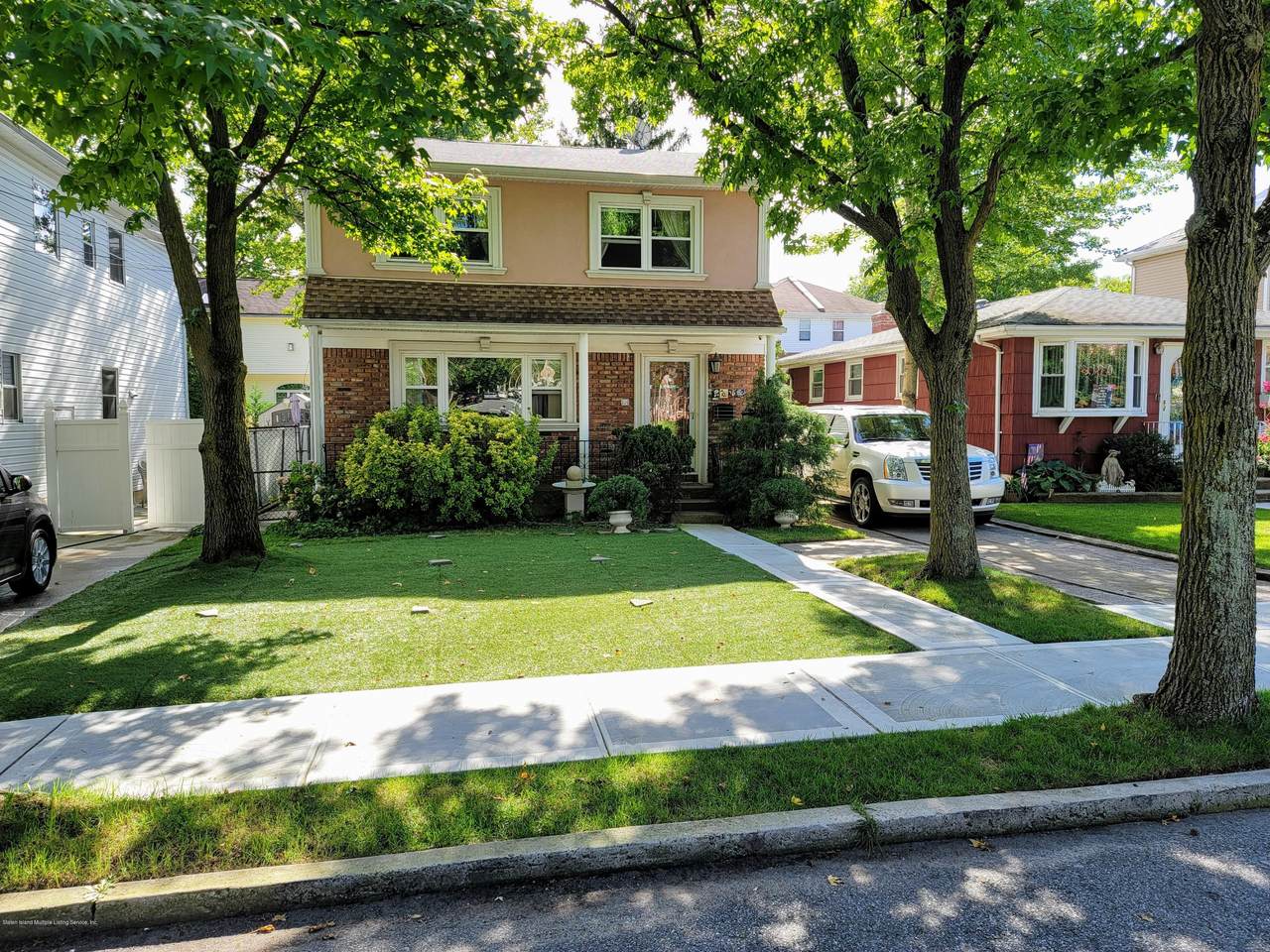 306 Armstrong Avenue - Photo 1