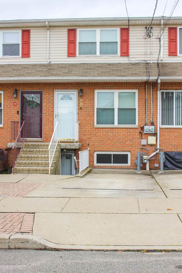 196 Maple Parkway - Photo 1