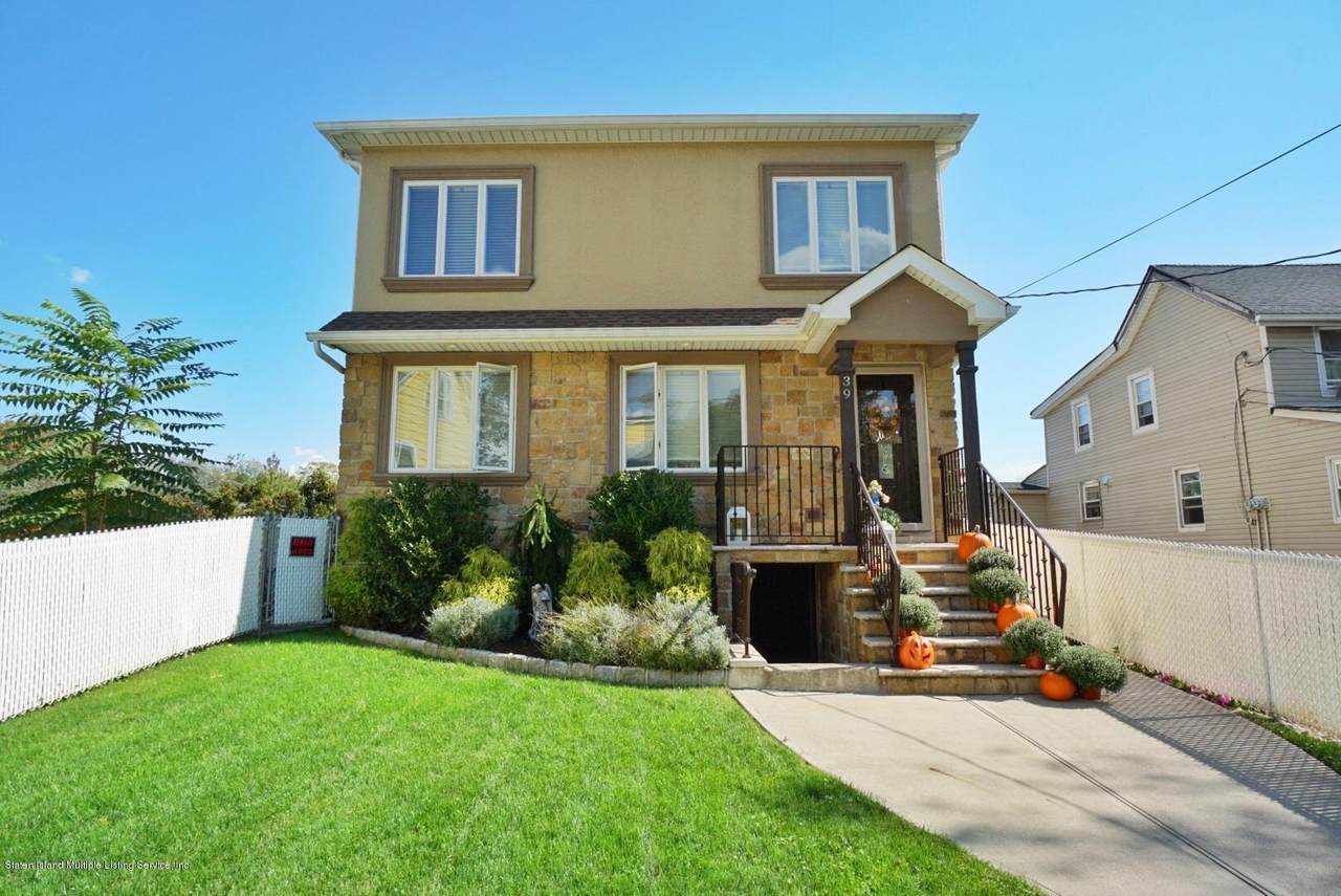 39 Rockland Avenue - Photo 1