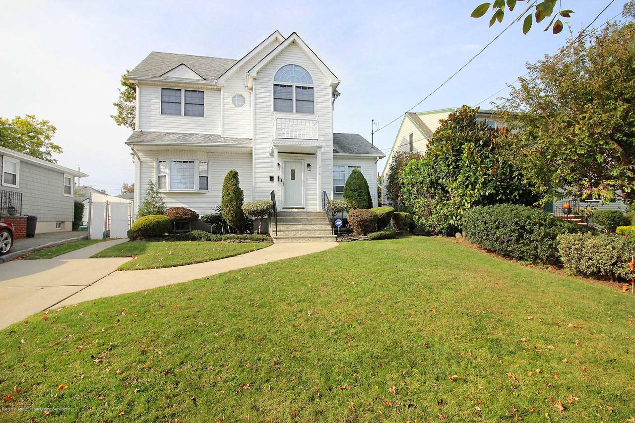 214 Armstrong Avenue - Photo 1