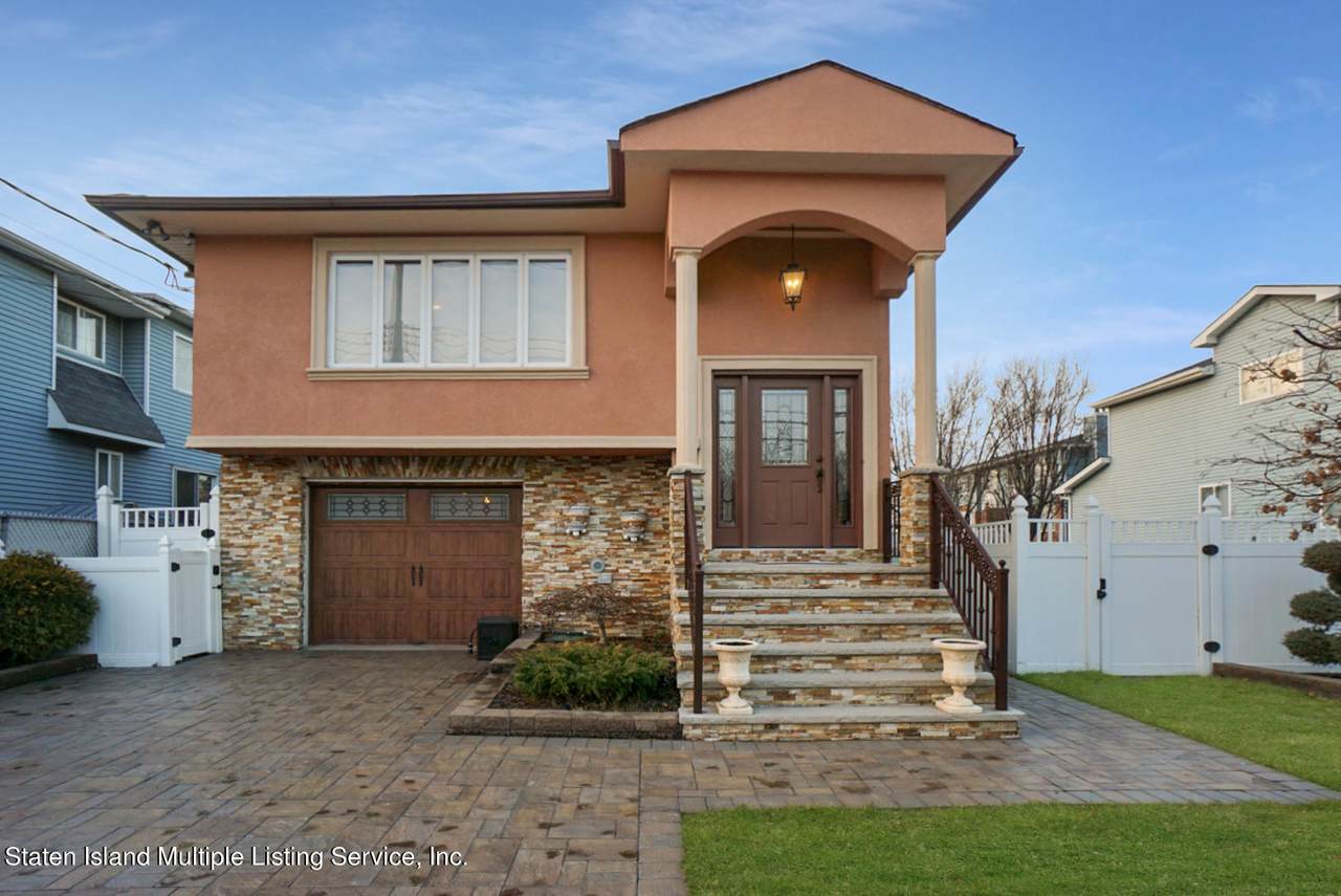 40 Kelly Boulevard - Photo 1